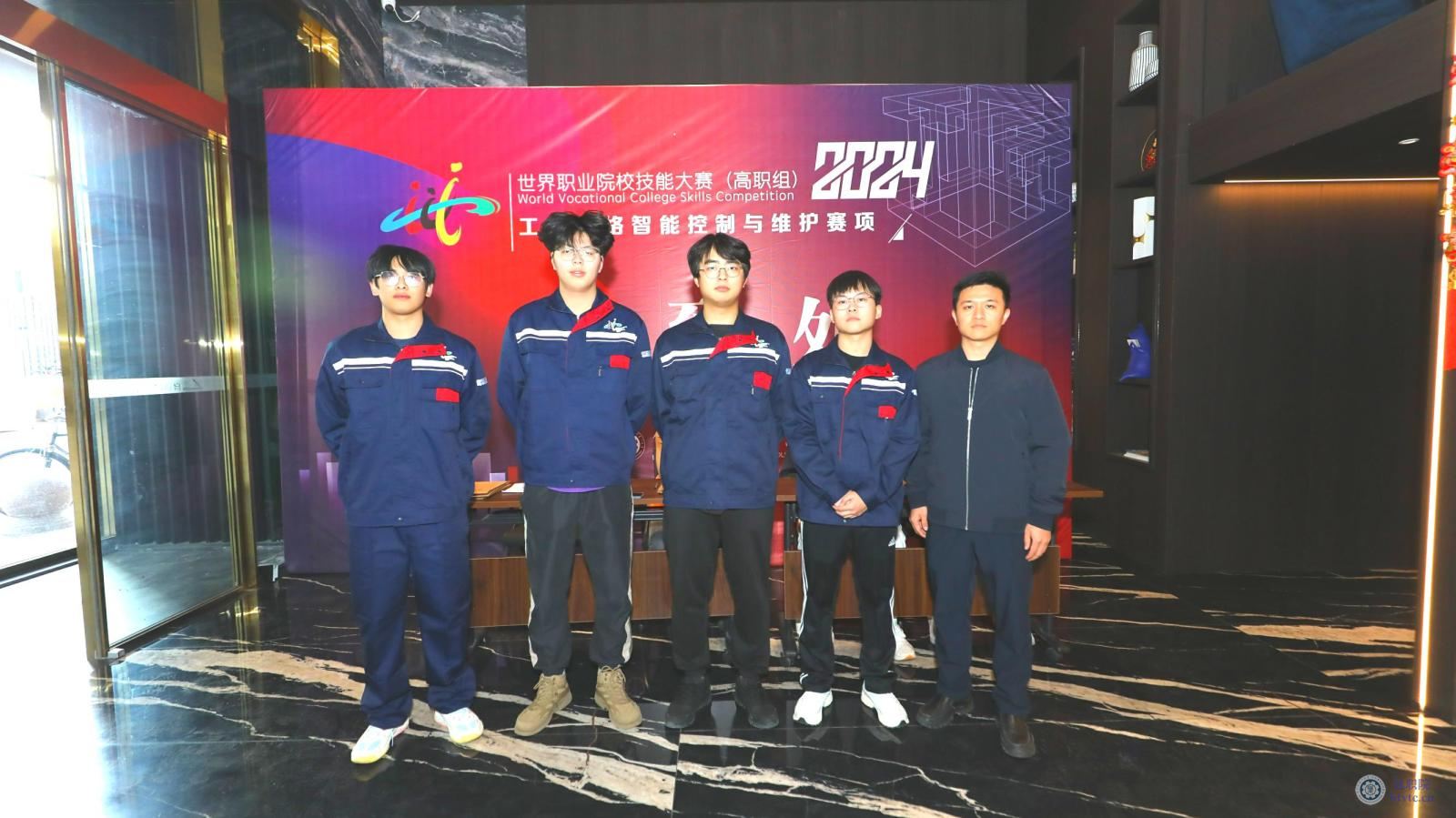 团队合照.jpg