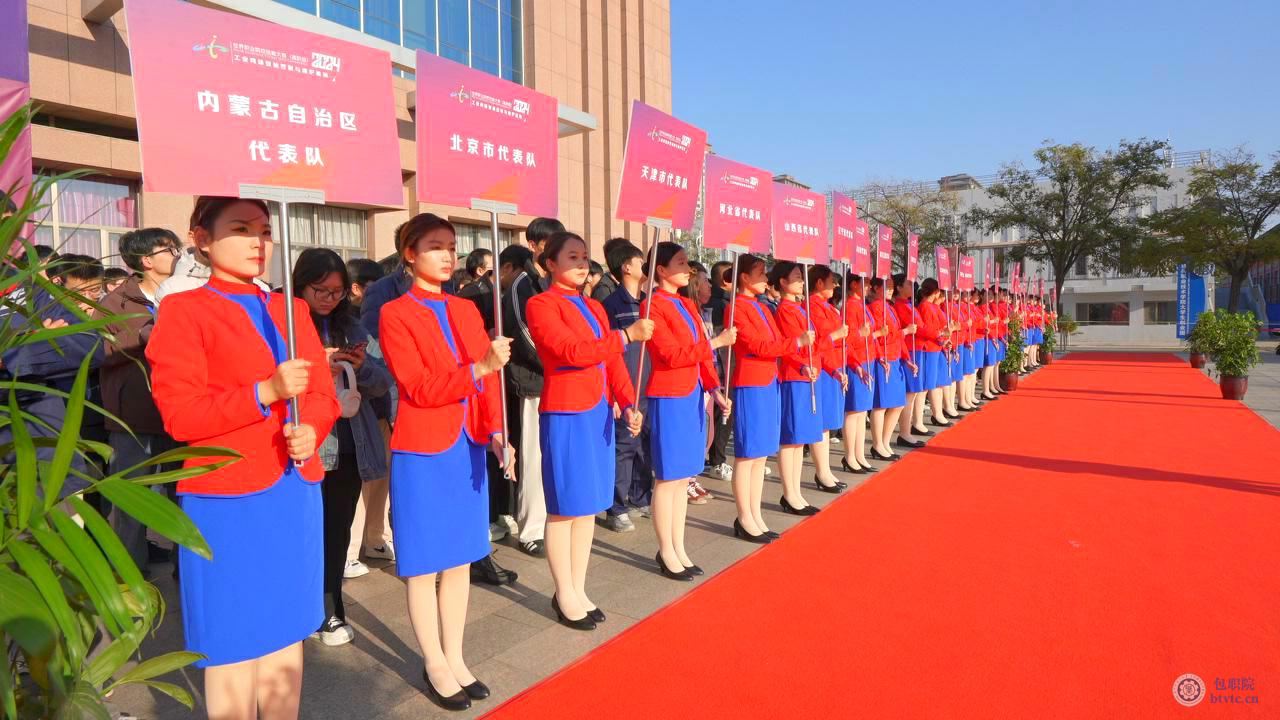 志愿者举牌.jpg