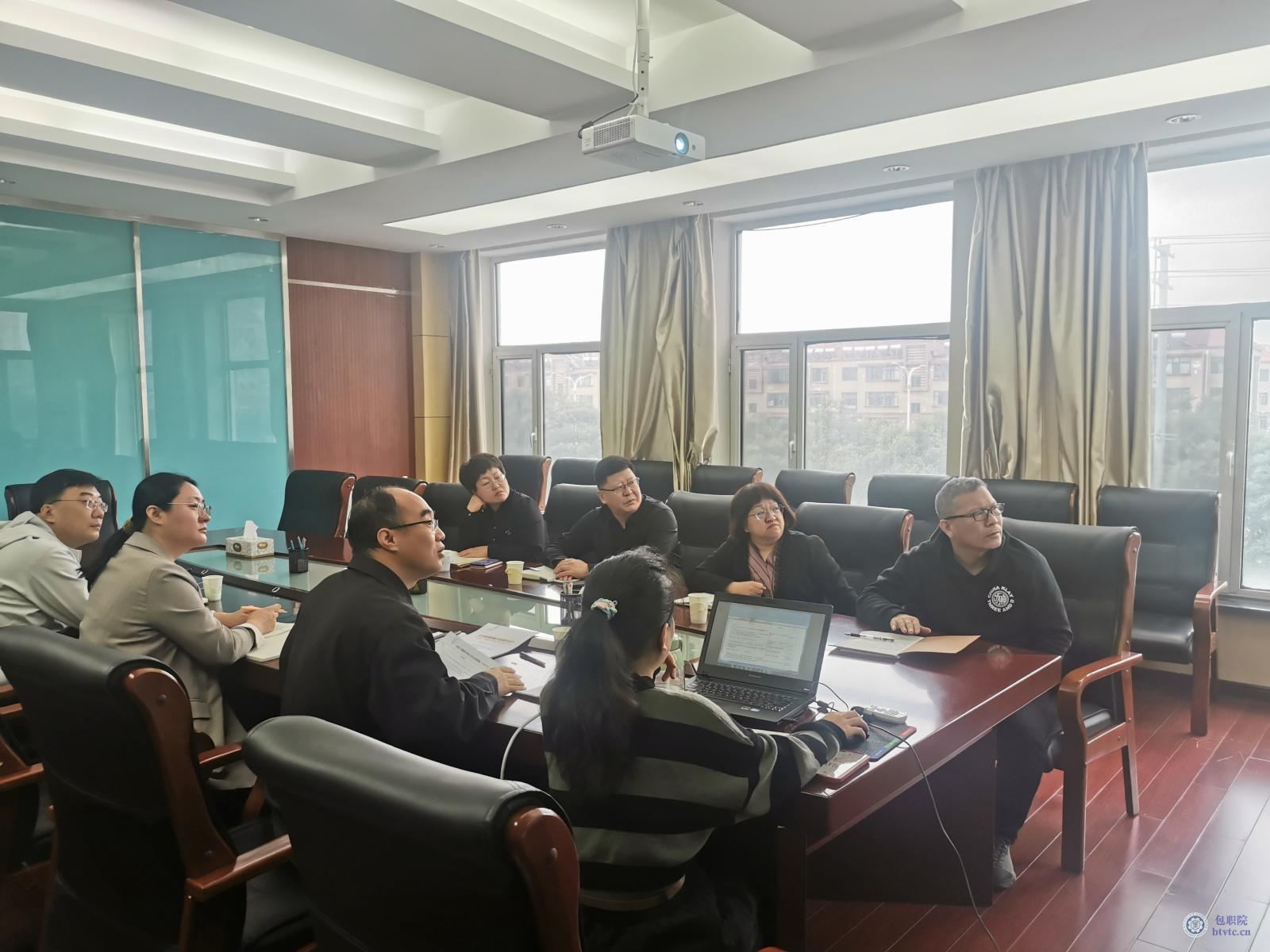主题教育办公室全体成员进行理论学习研讨.jpg 主题教育办公室全体成员进行理论学习研讨.jpg