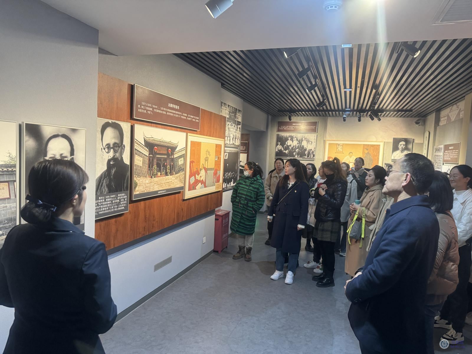 参观2.jpg 参观2.jpg