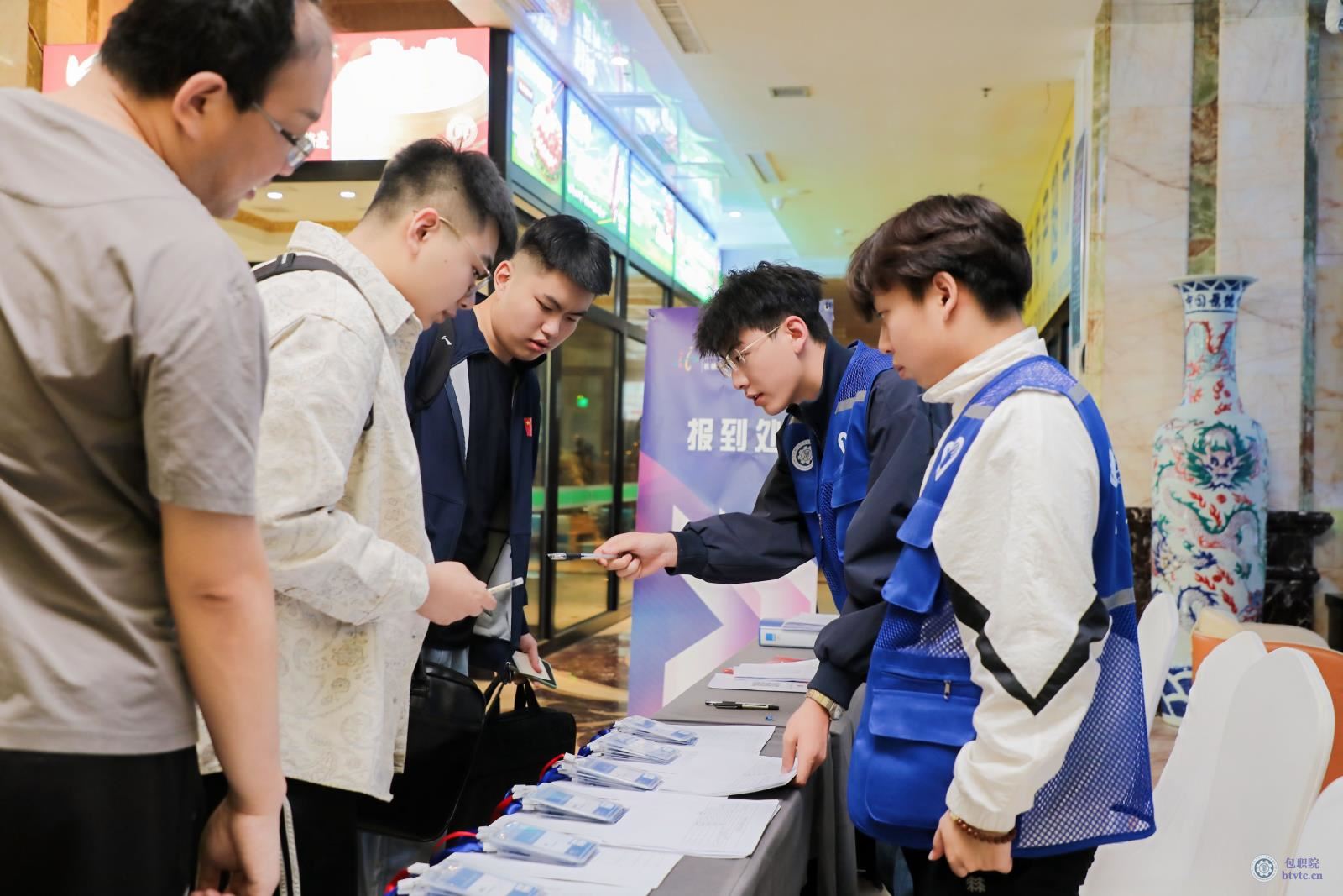选手报到入驻酒店.JPG